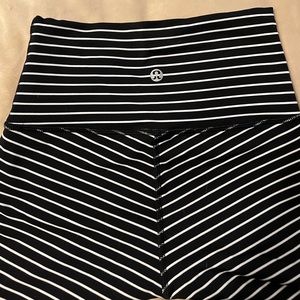Striped Lululemon Wunder Under Leggings (28 inch)